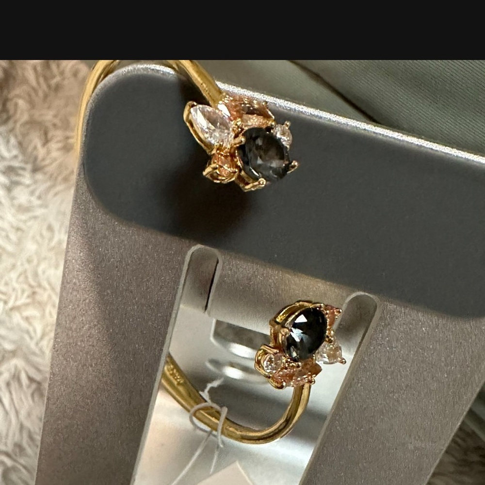 Kate Spade hinged bracelet. Elegant Gold and Black Women's Bracelet